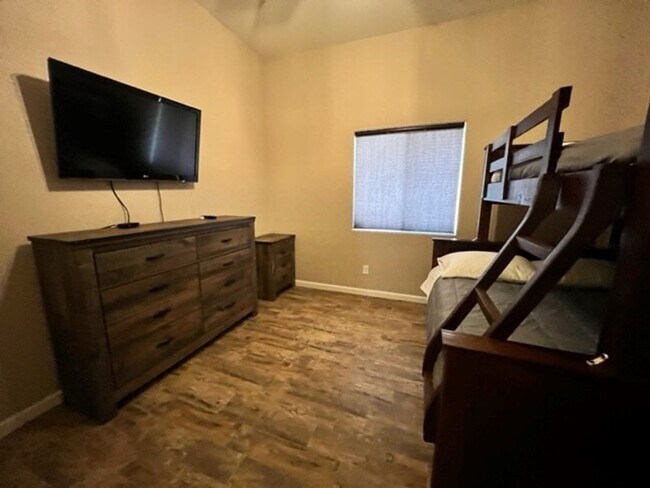 Building Photo - 3 BR LUXE Home-Walk to Colorado River, Golf & near Rotary Park.