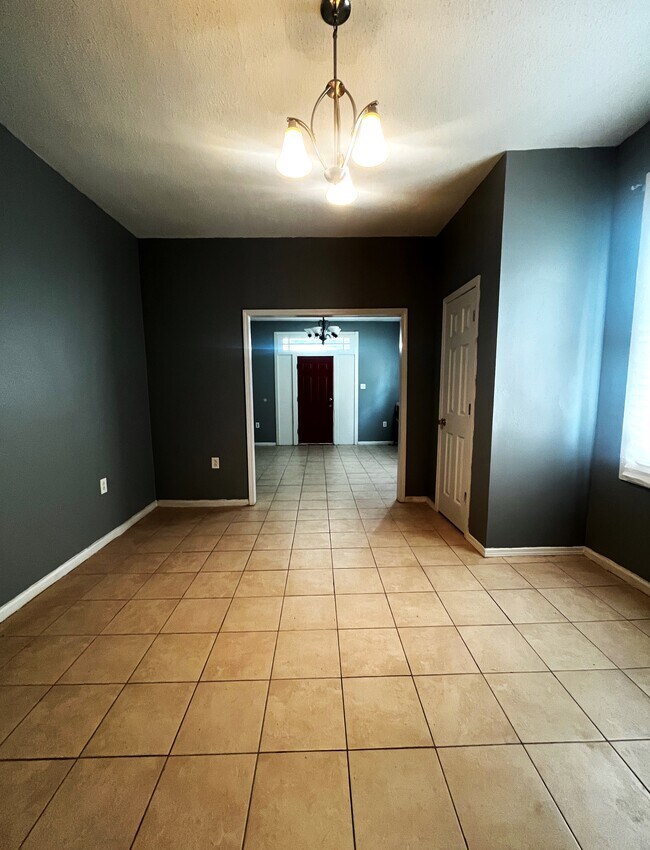 Building Photo - 2331 Saint Anthony St