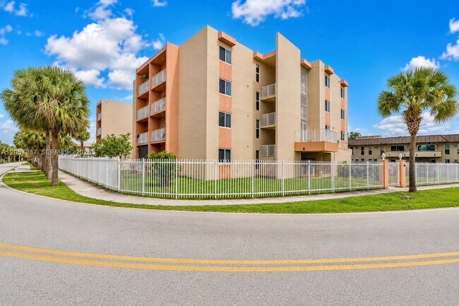 Building Photo - 2400 NW 16th St Rd