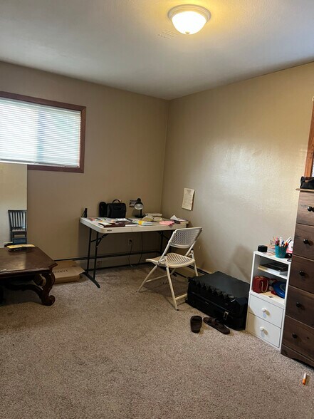 Building Photo - 1327 3rd Ave SW