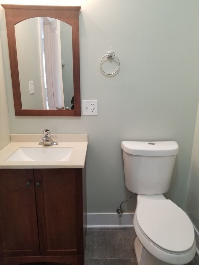 Building Photo - UIC East Campus/Pilsen/Duplex