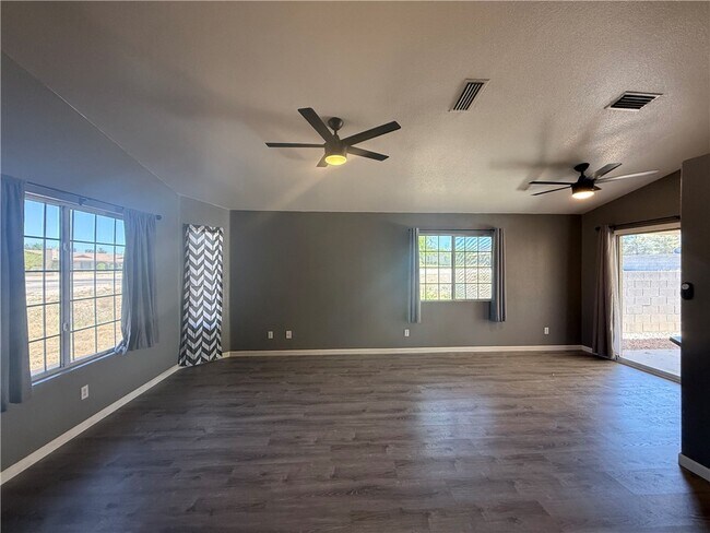 Building Photo - 2844 Lovin Ave