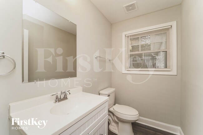Building Photo - 2521 Skyland Dr