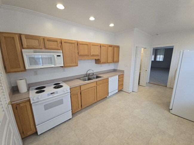 Building Photo - 621 W Princess Anne Rd