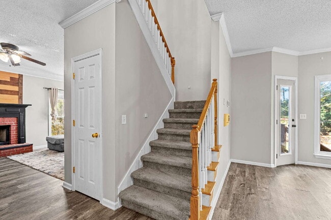 Building Photo - Three Bedroom Rental directly next to Arnall Middle School