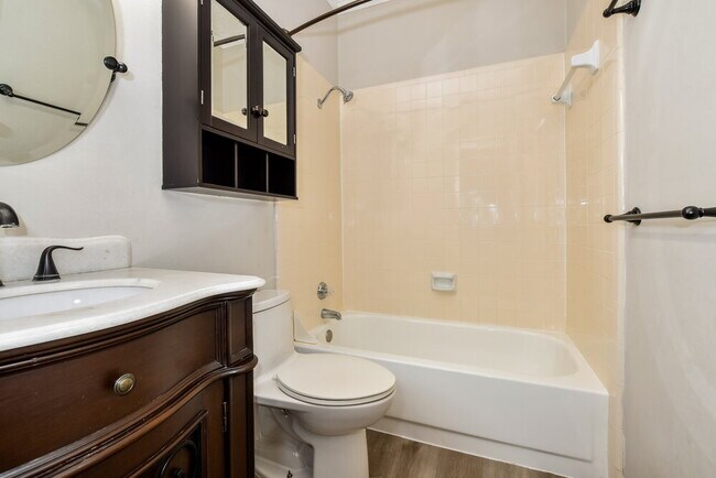 Building Photo - 426 Wheatridge Ave