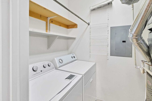 Building Photo - Modern 2-Bedroom, 2-Bath Condo in Grand Ju...