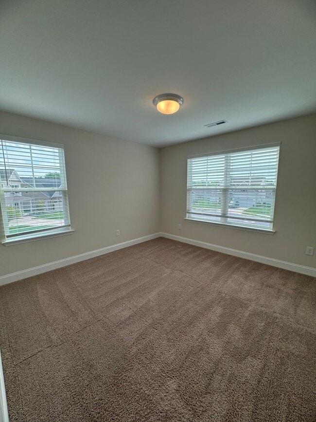 Building Photo - Spacious 4BR 3BA home in Northern Greensboro