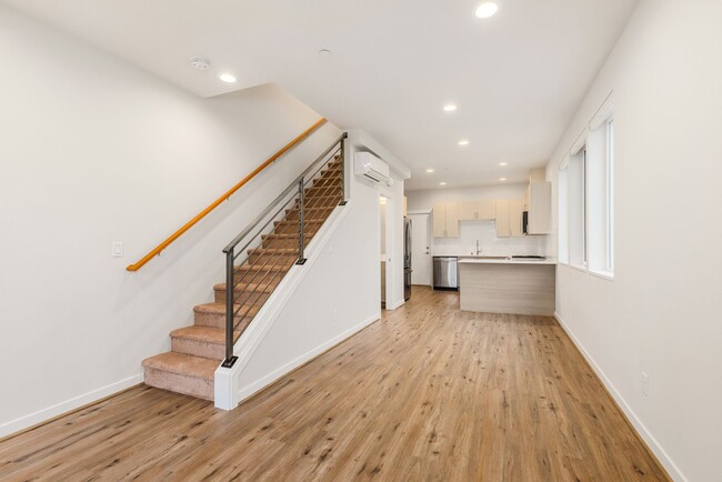 Building Photo - Ballard 2 Bedroom Townhome - End Unit with...