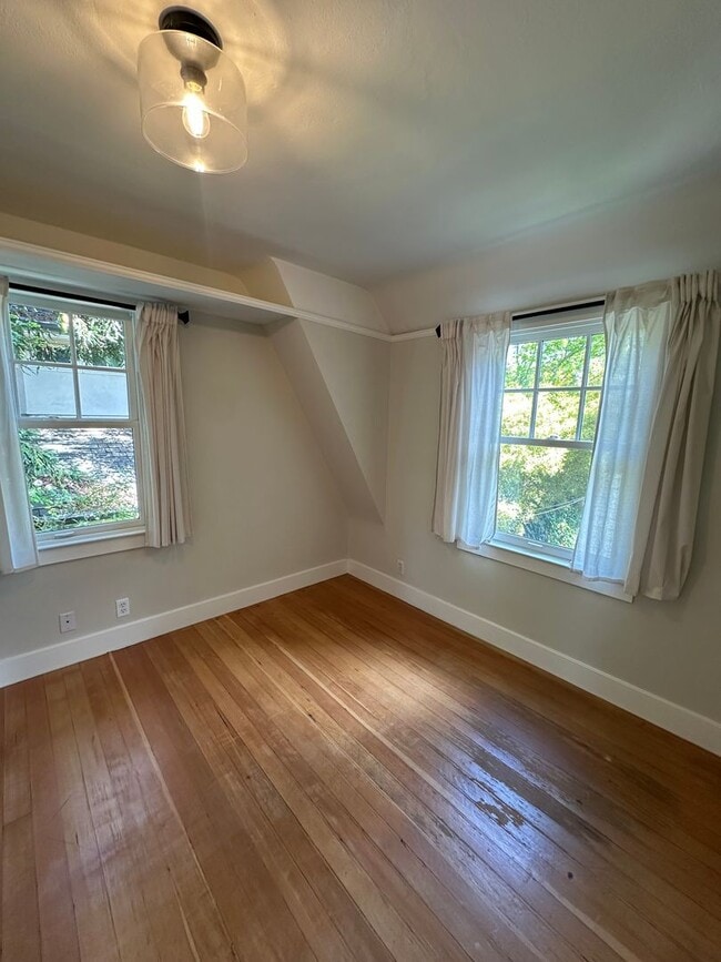 Building Photo - Comfy and charming 2 bedroom, best Palo Al...