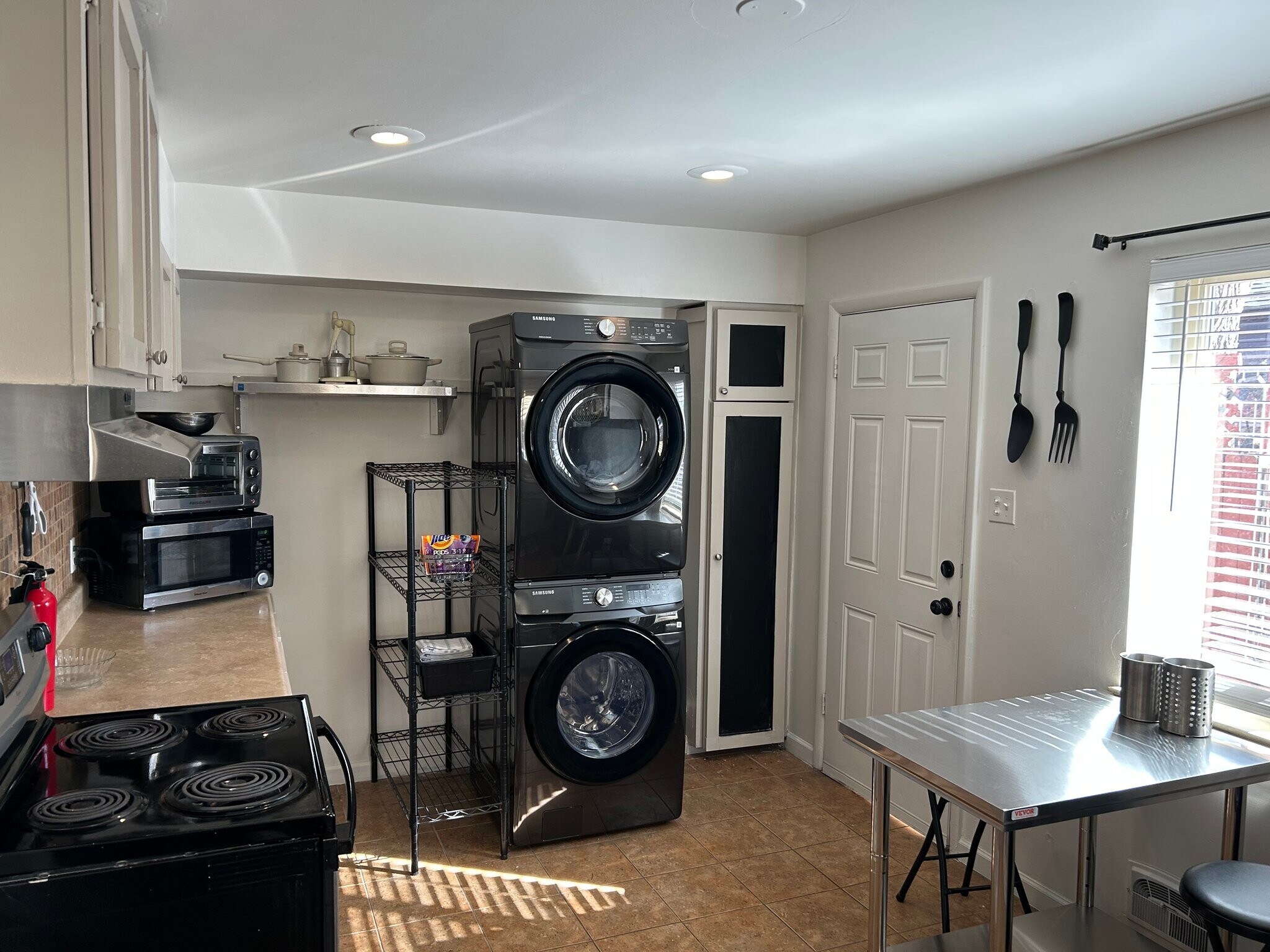 Building Photo - 4926 Hooker St