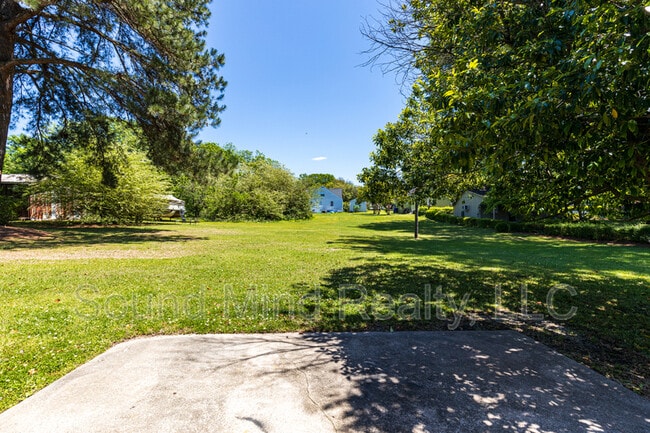 Building Photo - 207 S Alston St