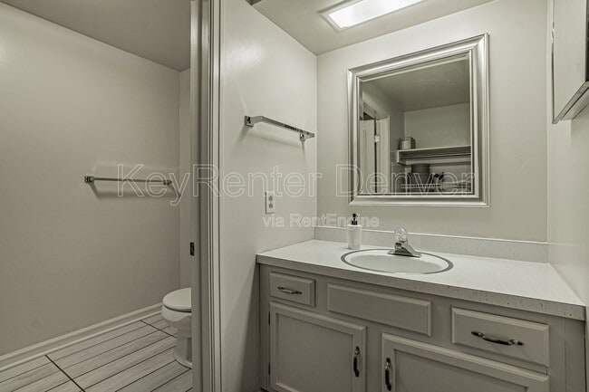 Building Photo - 1070 S Elmira St