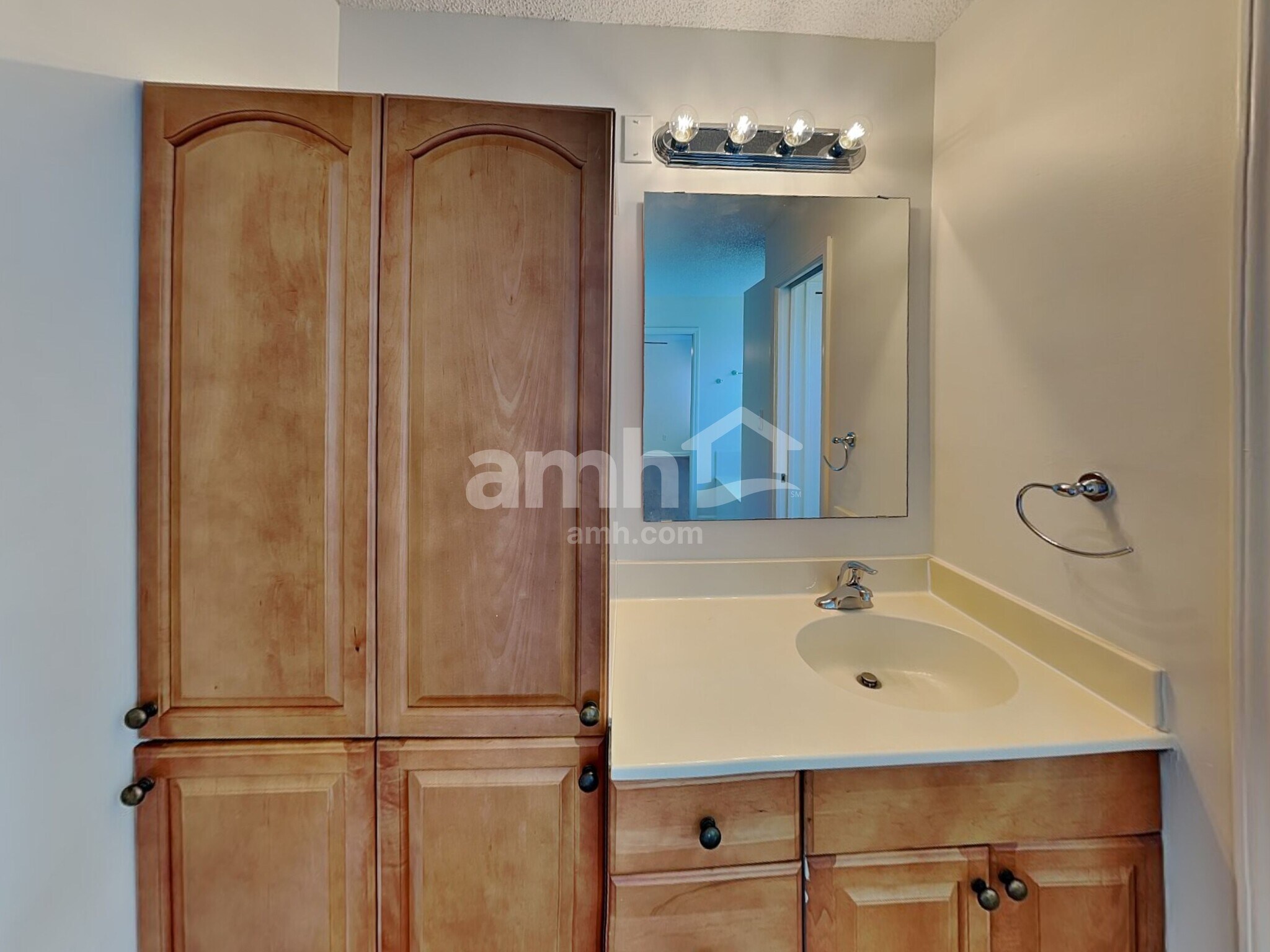 Building Photo - 3741 Woodbriar Dr