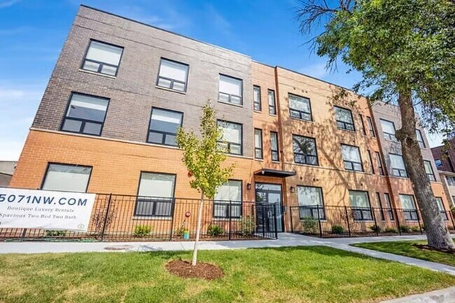 Building Photo - 2 bedroom in CHICAGO IL 60630