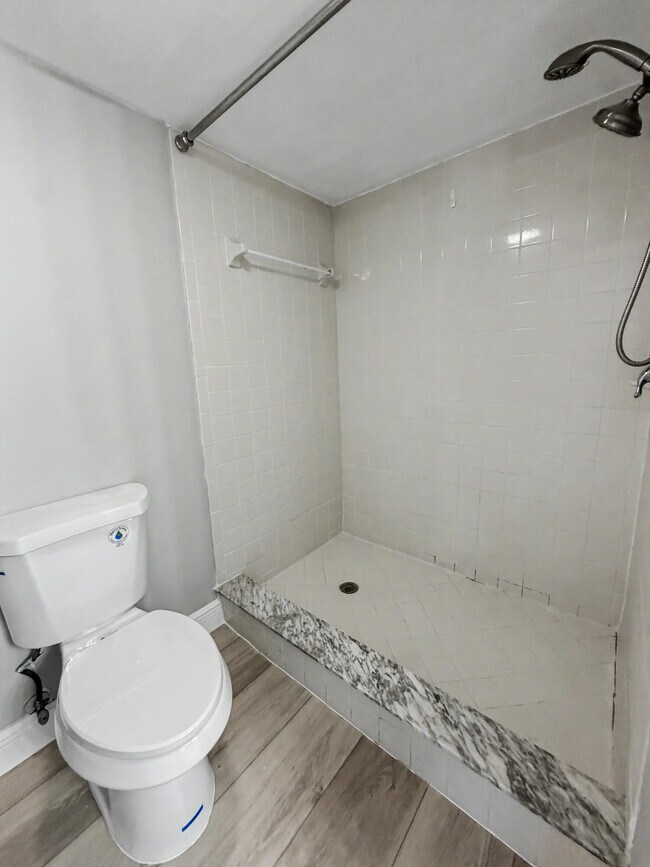 Building Photo - 330 Palmwood Pl
