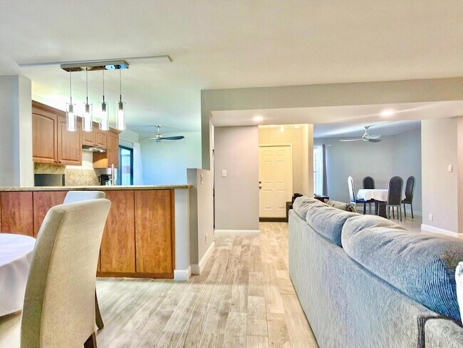 Building Photo - 10615 Ocean Palm Way