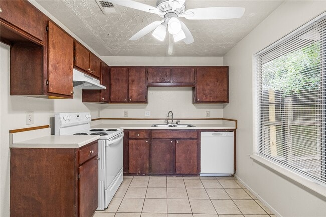 Building Photo - 9811 Mill Shadow Dr
