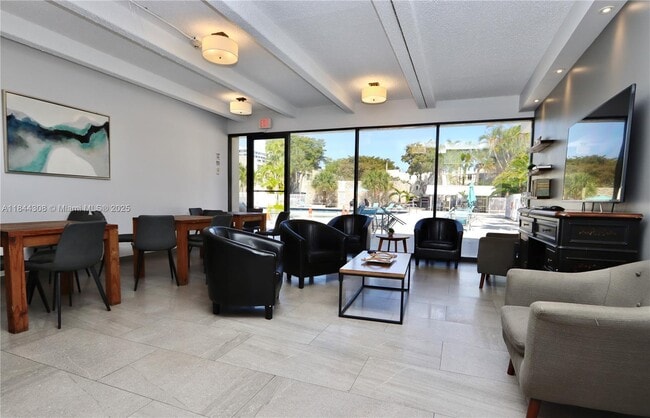 Building Photo - 20350 W Country Club Dr