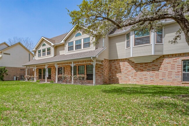 Building Photo - 2727 Raintree Dr