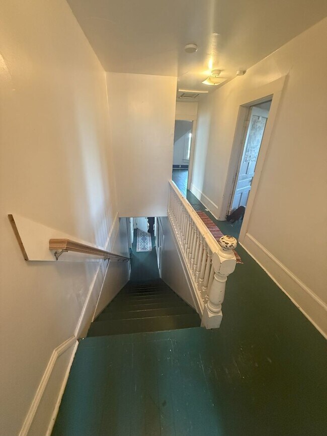 Building Photo - Great 6 bdrm/2 bath close to WWU and downtown