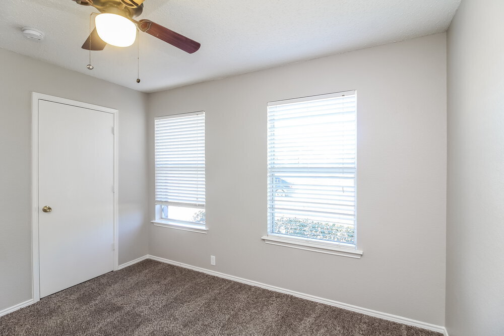 Building Photo - 822 Cascade Dr