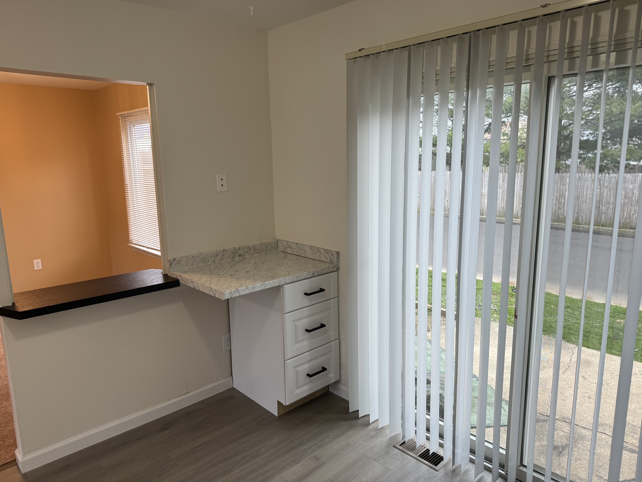 Kitchen Nook - 1912 Ironwood Ln