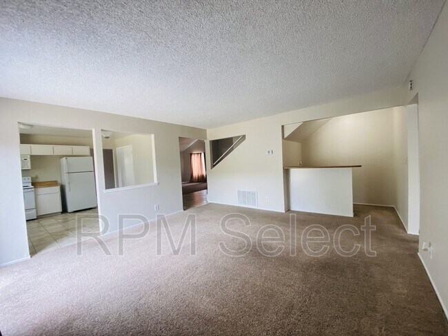 Building Photo - 2204 Lupine Rd