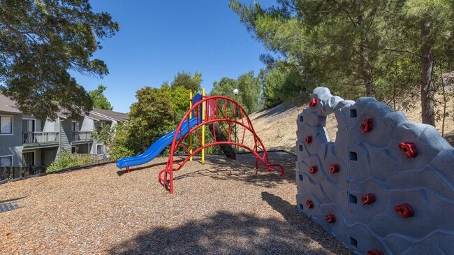 Building Photo - 900 Cambridge Dr