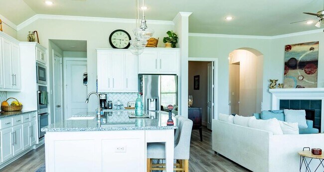 Building Photo - 17469 Chestnut Cove Dr