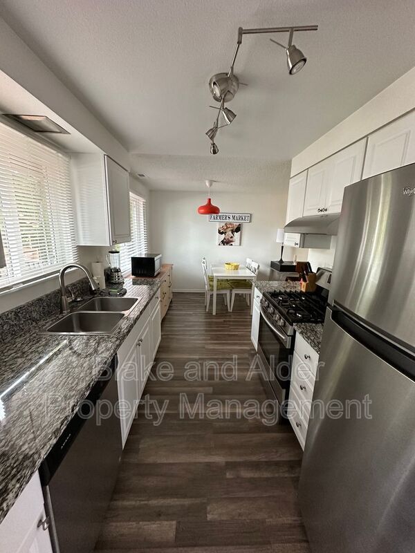 Building Photo - 5934 SW 30th Ave