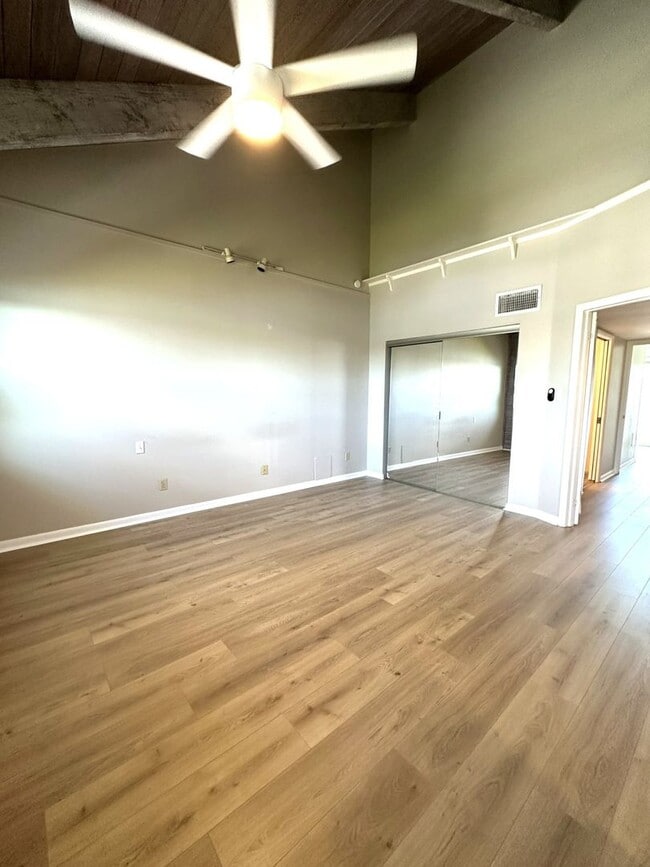 Building Photo - Tierra Verde WATERFRONT Annual Unfurn. 3BR 3BA 2 Car Tandem Garage Townhome & optional slip