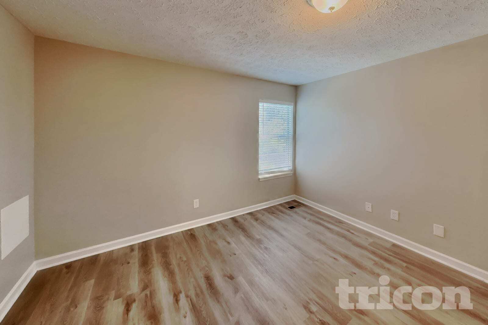 Building Photo - 2773 Riverbend Dr