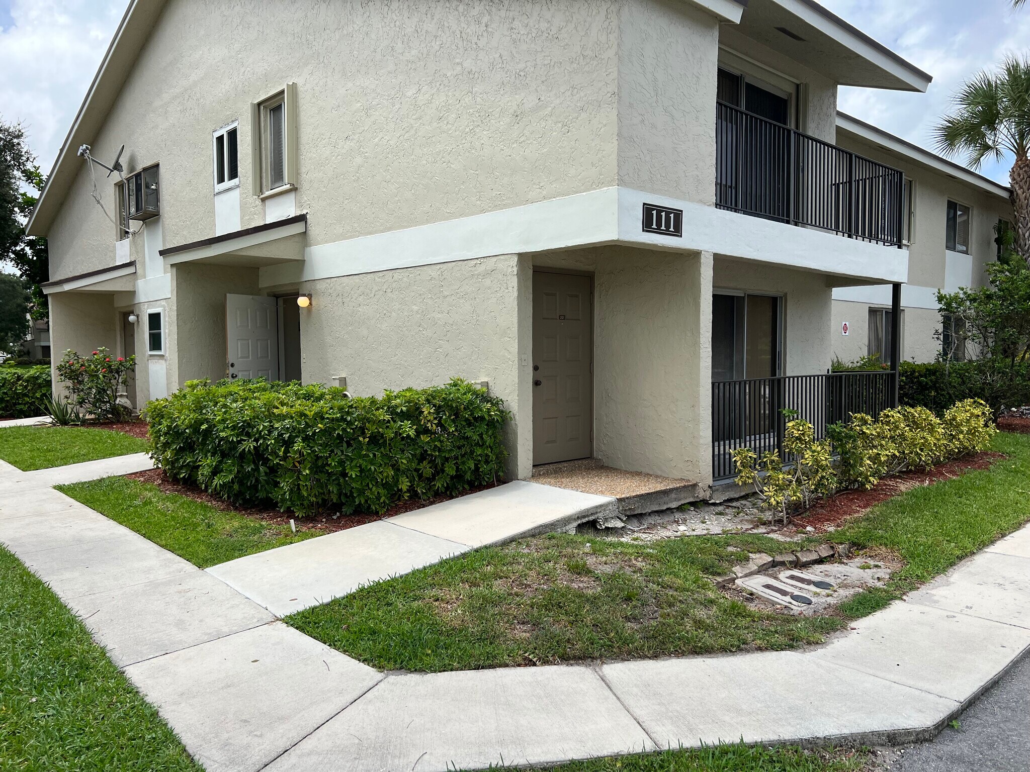 Building Photo - 111 Gardens Dr