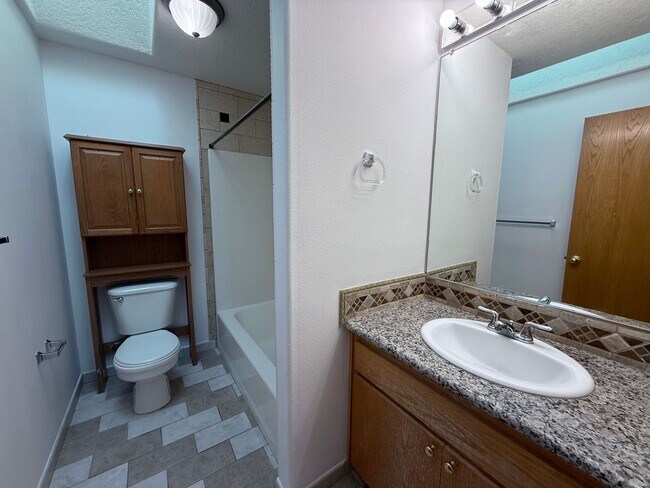 Building Photo - Spacious 3BD/2BA Home with Two-Car Garage,...