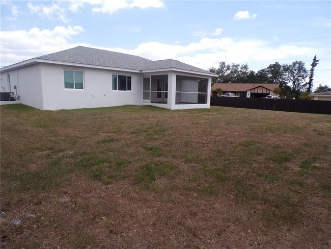 Building Photo - 2989 Pinetree St