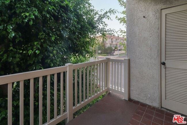 Building Photo - 14315 Riverside Dr