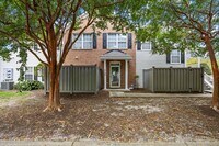Building Photo - Beautiful Condo in Virginia Beach
