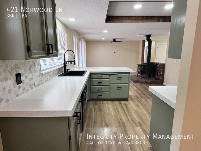Building Photo - 421 Norwood Ln