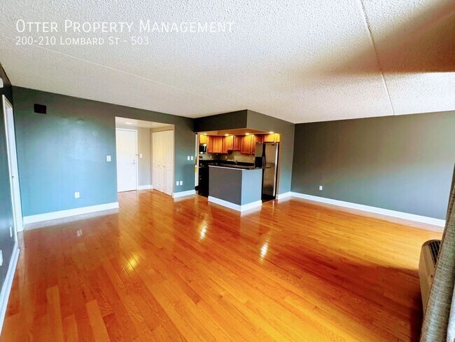 Building Photo - 200-210 Lombard St-503