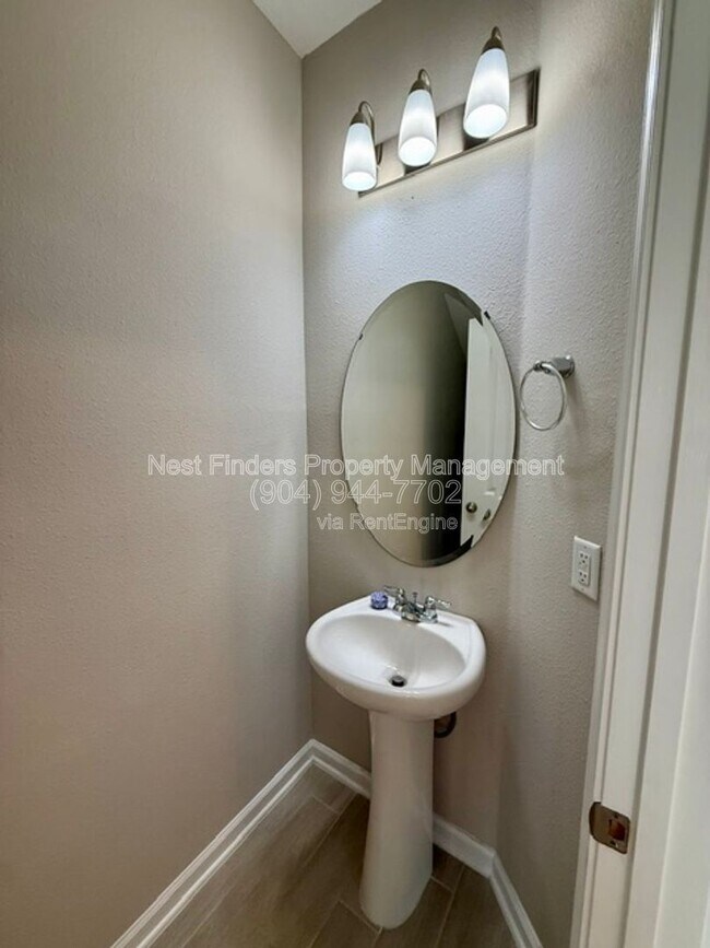 Building Photo - 427 Brandon Lks Dr