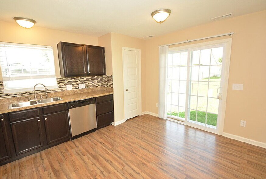 Building Photo - 4062 Magnolia Dr