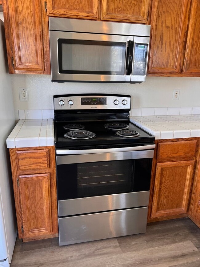 Building Photo - Cute 2 bedroom home located in Donner Trails!