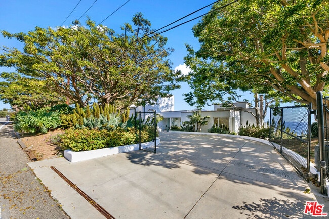 Building Photo - 30112 Cuthbert Rd