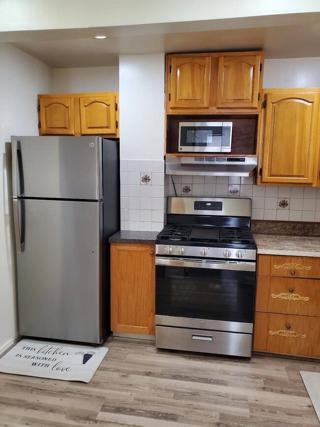 Building Photo - 949 Eldert Ln