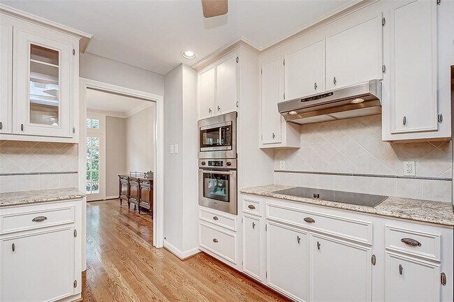 Building Photo - 201 Vanderpool Ln