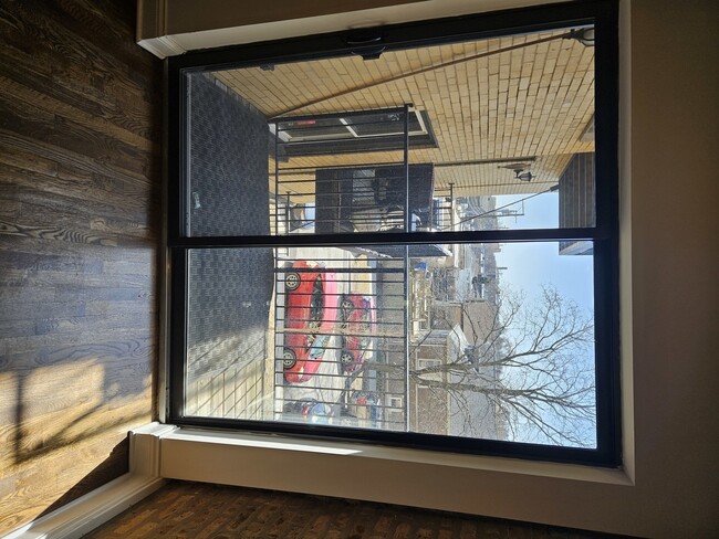 Building Photo - 2816 W Arthur Ave