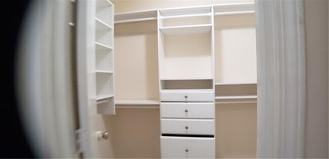 Building Photo - 4083 Deerbrook Way SW