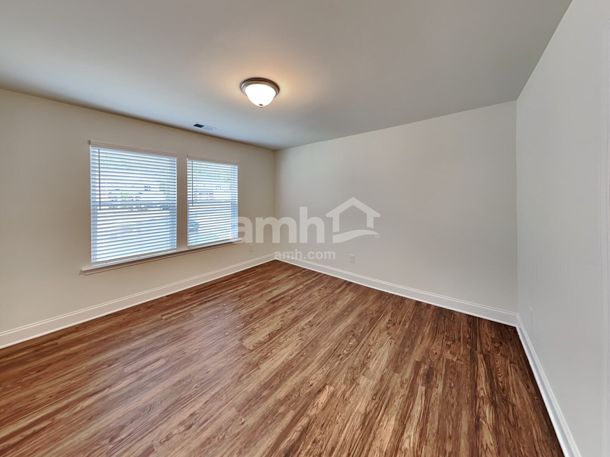 Building Photo - 597 Slew Dr