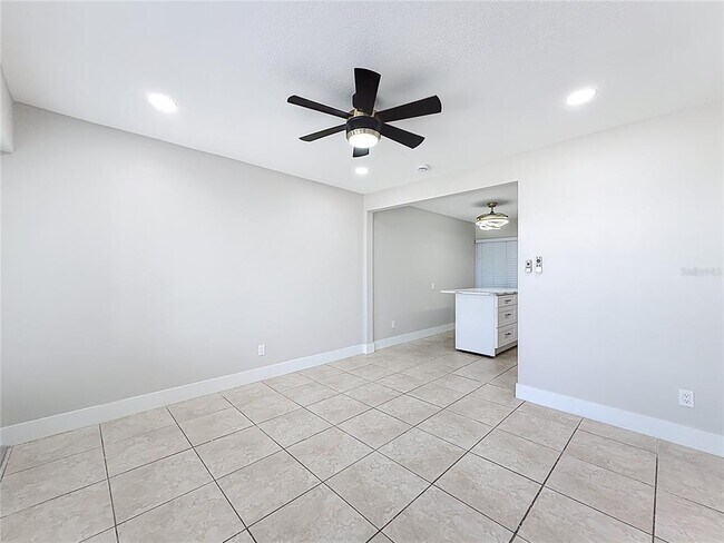 Building Photo - 1840 Shore Dr S